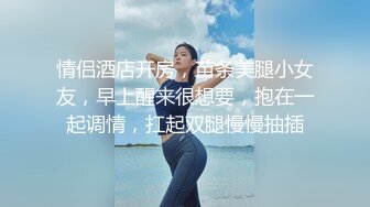 SWAG 学妹喜欢浴缸里展示完美的骚穴，假鸡巴爆插自嗨