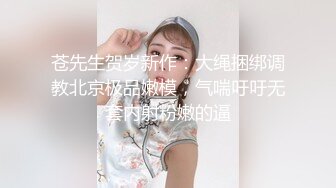 SWAG 小萝莉躲在厕所偷玩按摩棒腿张超开自慰到高潮 Q娜